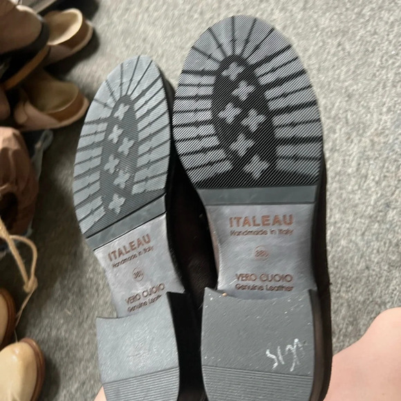 Italeau Suede Oxfords, size 38.5 - Picture 4 of 4